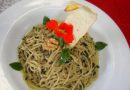 Spaghetti ao Pesto com Casquinha Crocante de Queijo